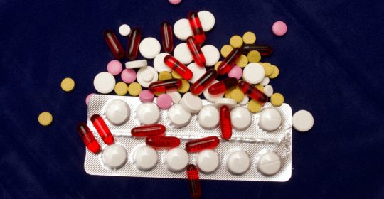 pills-2333023_1920 Por que só a medicação pode não funcionar no tratamento de sintomas psicológicos?