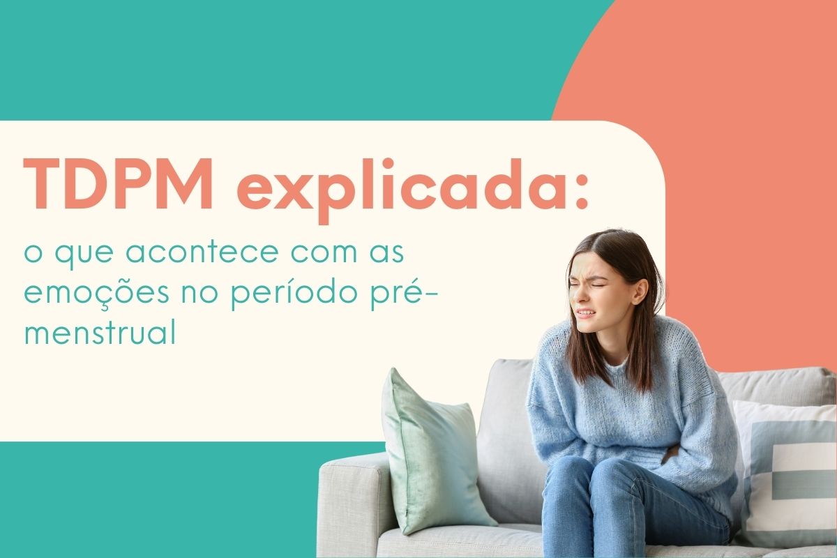 Mulher sentada no sofá com expressão de dor e desconforto emocional, representando a TDPM e as alterações emocionais no período pré-menstrual