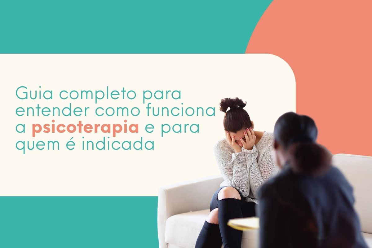 Mulher sentada em um sofá com as mãos cobrindo o rosto durante sessão de psicoterapia, enquanto terapeuta a escuta, representando acolhimento e cuidado psicológico.