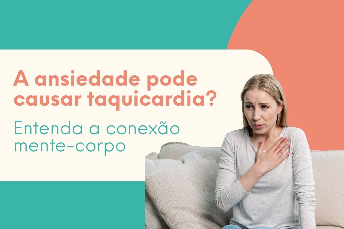 Mulher sentada no sofá com a mão no peito representando sintomas de ansiedade e taquicardia em banner informativo de saúde mental
