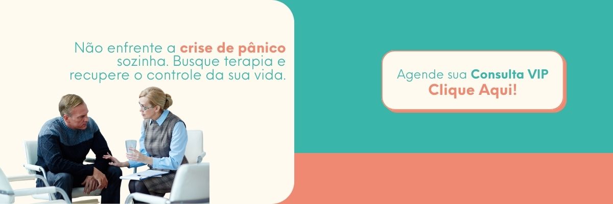 whatsapp Sessão de terapia para crise de pânico com psicóloga conversando com paciente em atendimento psicológico