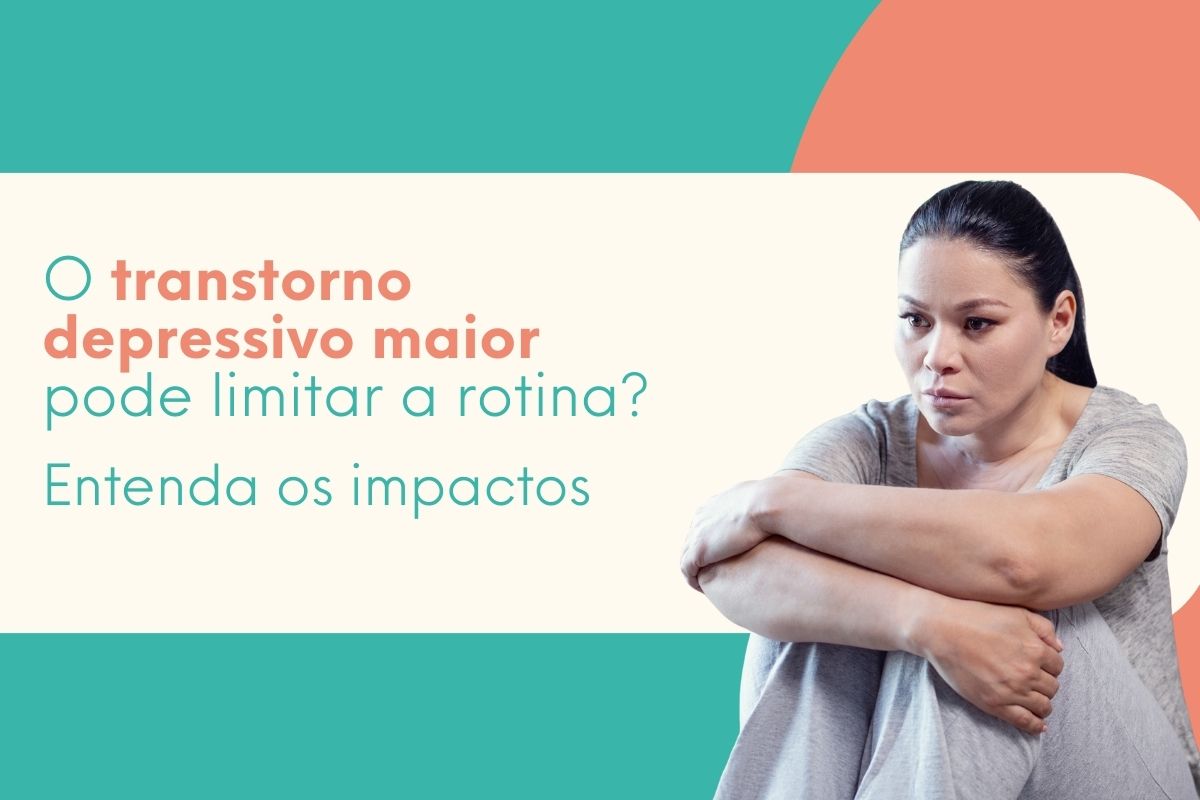 Mulher com expressão triste abraçando os joelhos representando transtorno depressivo maior