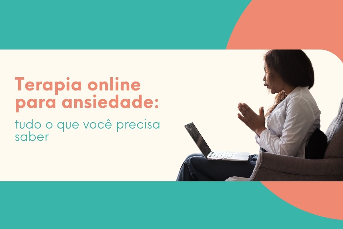 Mulher em sessão de terapia online usando notebook, praticando técnicas para controle da ansiedade