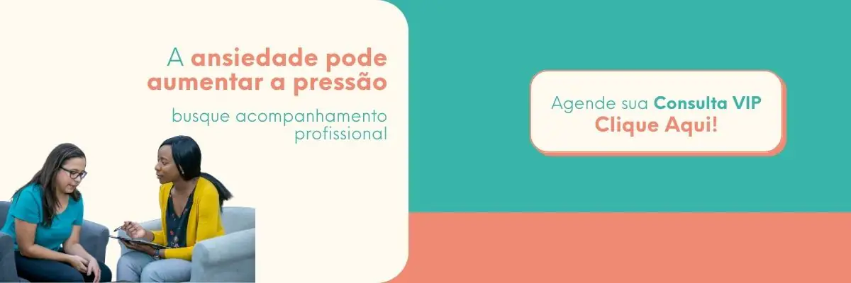 whatsapp Paciente conversando com psicóloga durante sessão de terapia sobre ansiedade e pressão alta, destacando a importância do acompanhamento profissional.